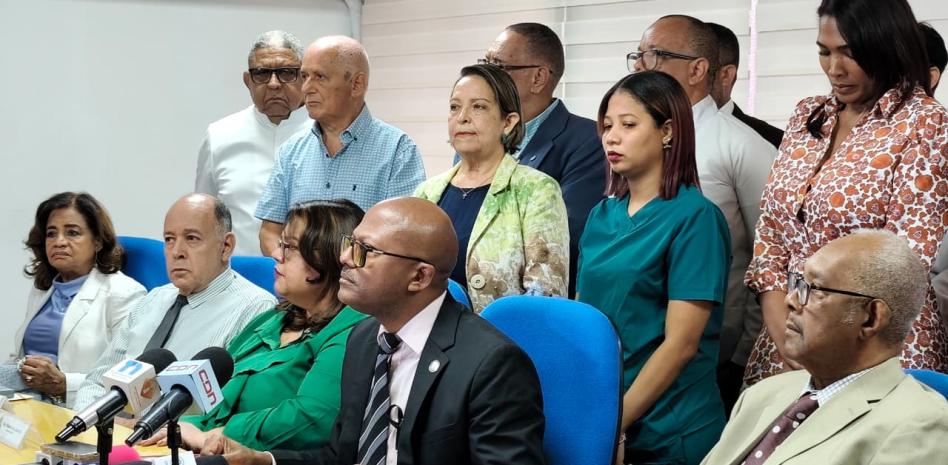 Médicos ratifican llamado a paro para este martes y exigen puesta en libertad de médico y asistente