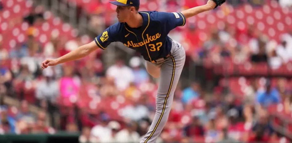 Misiorowski poncha a 11 y Cerveceros vencen a Cardenales en inicio de doble cartelera