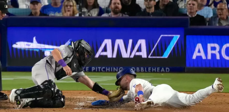Rockies remontan ante Dodgers tras 2 errores en la octava, Ohtani da jonrón 300