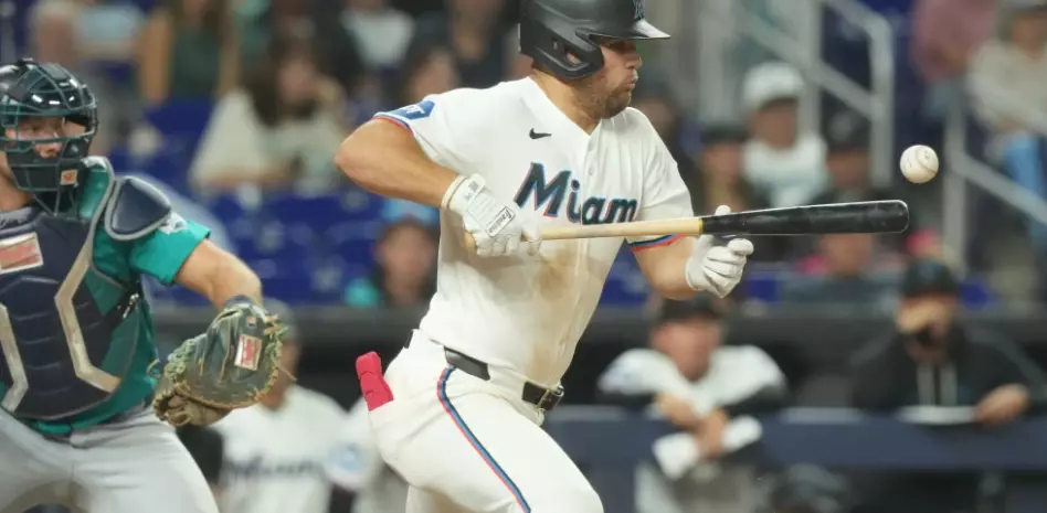 Marsee decide con sencillo en la 10ma., Hernández jonronea y Marlins ganan