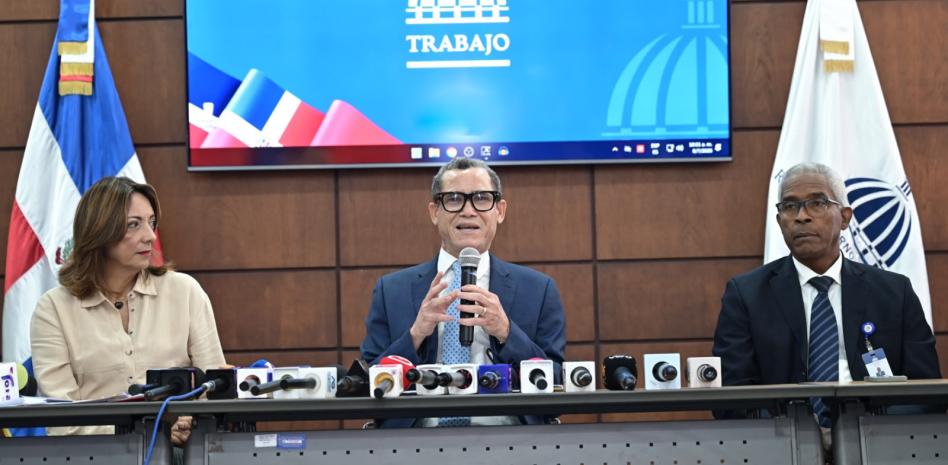 Ministro de Trabajo recibe propuesta para no discriminación de empleo por edad