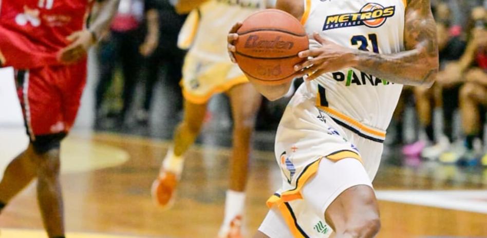 Matos y Silverio conducen a los Metros a vencer a Gigantes en inicio de la final de LNB