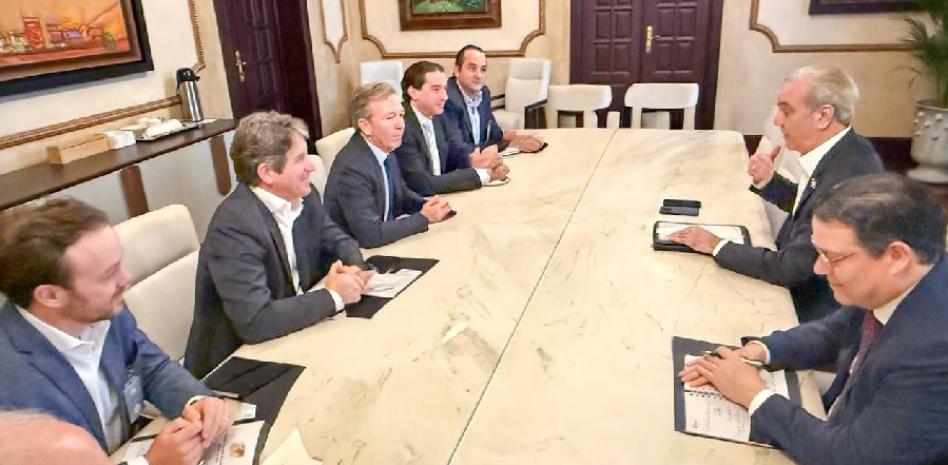 Mecanización en industria azucarera remplaza miles de trabajadores extranjeros