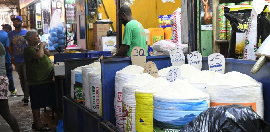 Comerciantes y consumidores reportan alzas de precios en los mercados