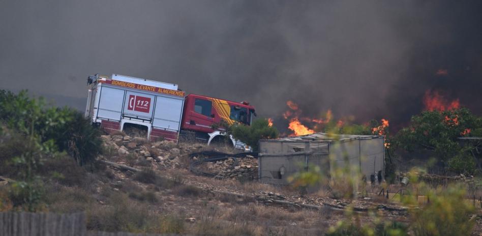 Al menos 12 fallecidos y 23 personas sin localizar en un voraz incendio en el sur de España