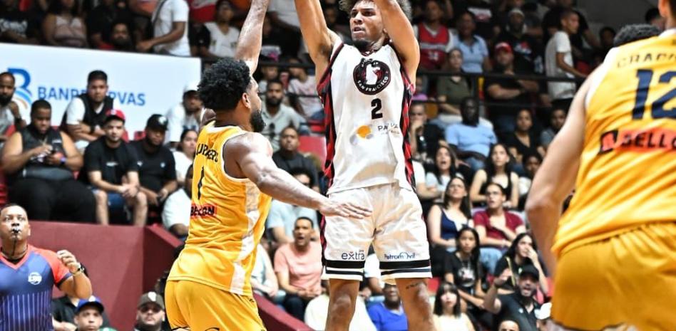 Brown Jr. y Fitzgerald guían a Gigantes a empatar la final 1-1 con Metros en la LNB