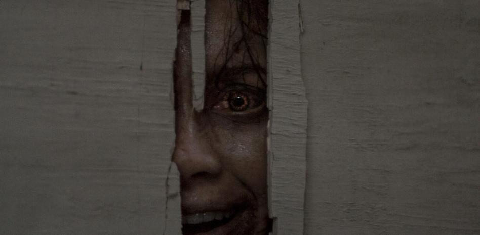 “Evil Dead Burn” transforma las relaciones tóxicas en demonios de carne y hueso