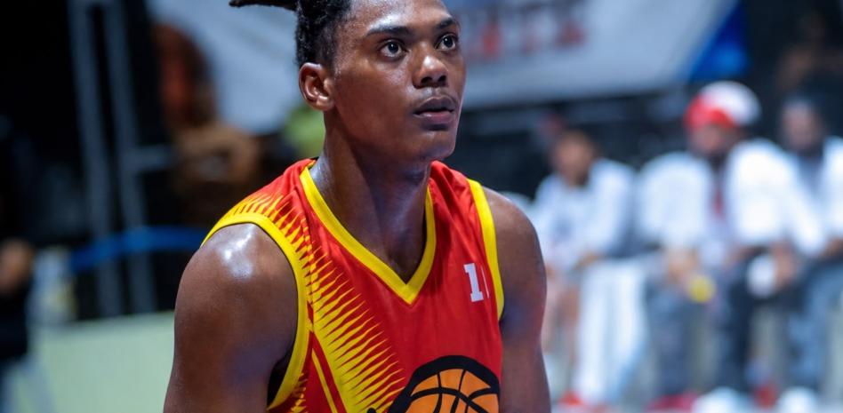 Muere joven jugador en medio de un partido de baloncesto