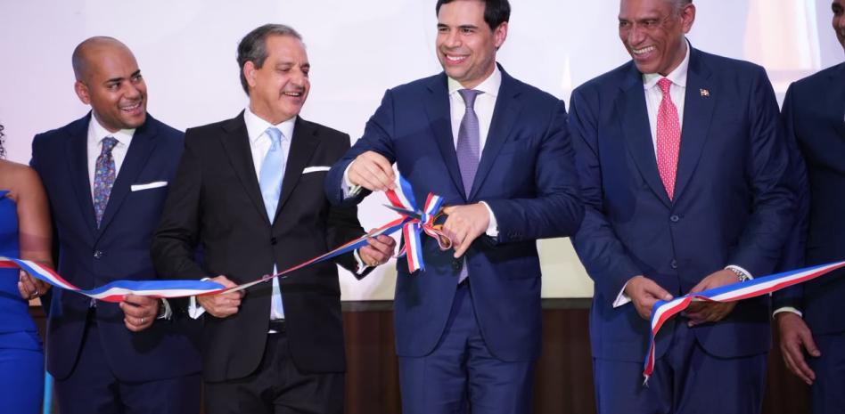 Roberto Ángel Salcedo inaugura el Festival del Libro y la Cultura Dominicana en Nueva York