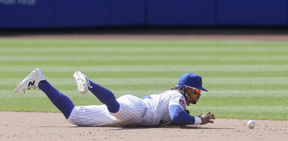 Error de Francisco Lindor impulsa remontada de Boston en triunfo 3-2 en 10 innings ante Mets