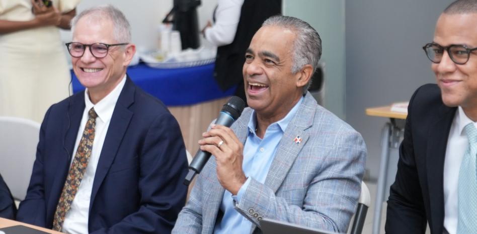 Gobierno dominicano y Universidad de Texas inician investigación sobre potencial de hidrocarburos