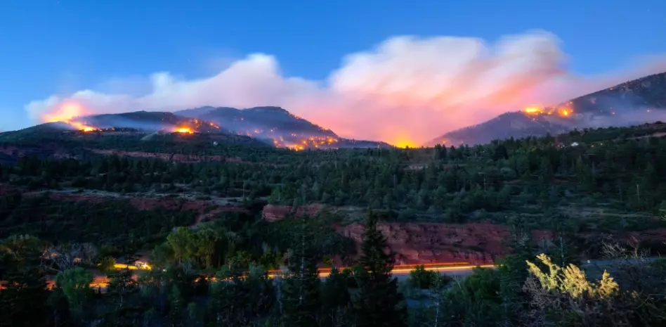 Muere piloto al estrellarse aeronave que combatía fuego en Colorado
