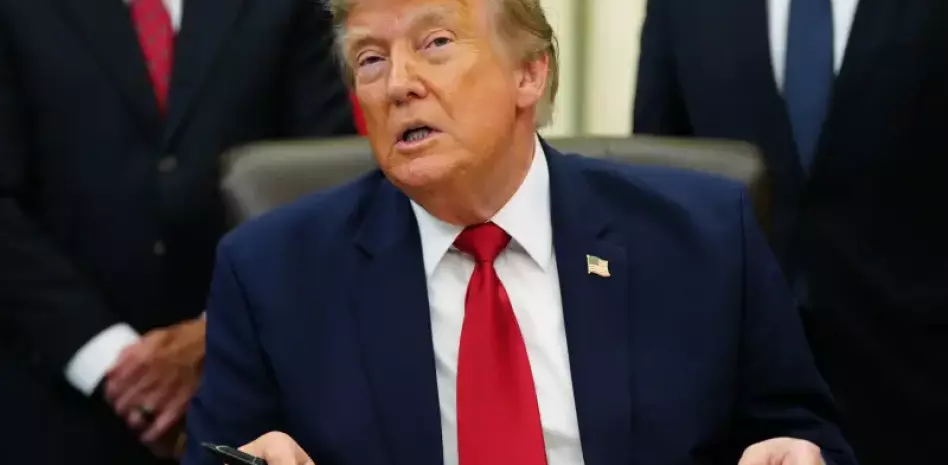 Trump dice que EEUU "no ha terminado en absoluto" su campaña contra Irán