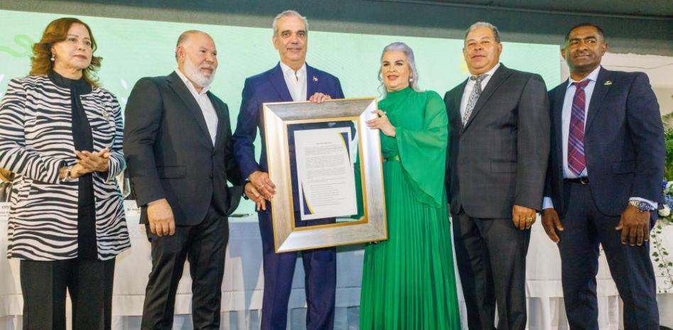 Mayoristas de Santiago reconocen a Abinader