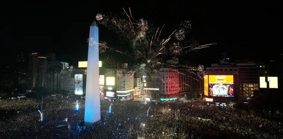 Decenas de miles celebran en Argentina el triunfo de su equipo en semifinales del Mundial