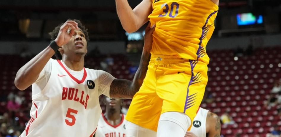 Mañón encesta 16 y conduce a Lakers a semifinales en la Liga de Verano de NBA