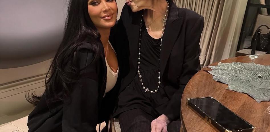 Kim Kardashian causa revuelo por fotos en vacaciones tras muerte de su abuela