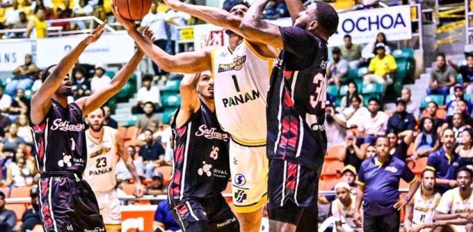 Hall anota 19 y los Metros mantienen viva serie final al vencer a los Gigantes
