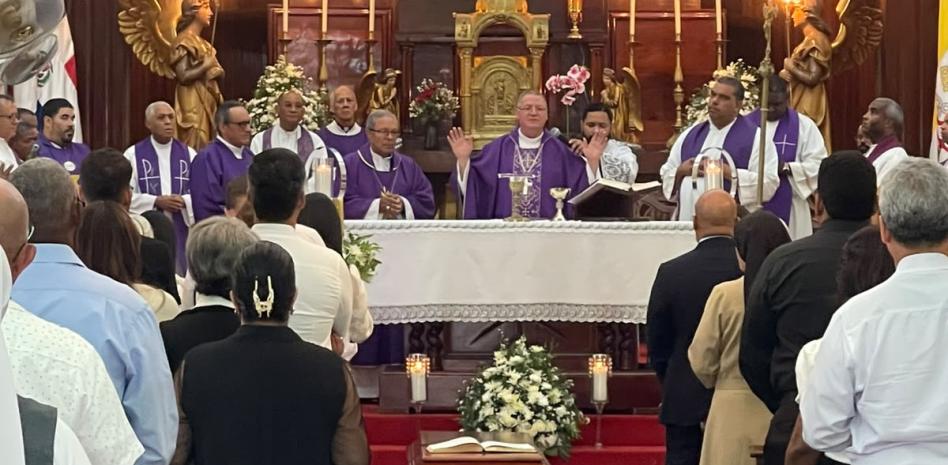 Celebran misa de cuerpo de monseñor Antonio Camilo González en el Santo Cerro, su segunda casa