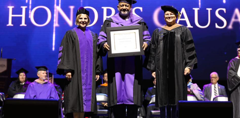 Roberto Fulcar recibe "Honoris Causa" en la Atlantic University