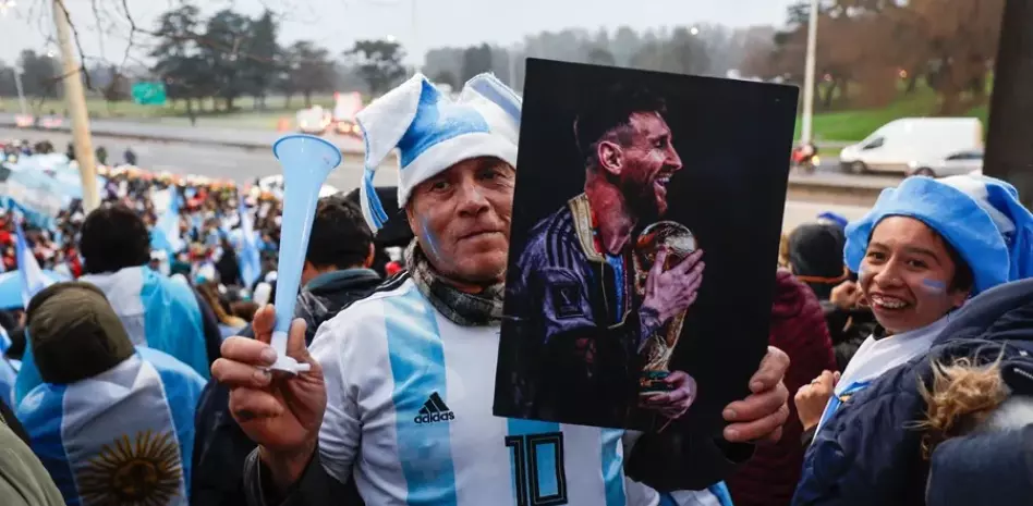 Fanáticos argentinos recolectan firmas para repetir la final del Mundial contra España