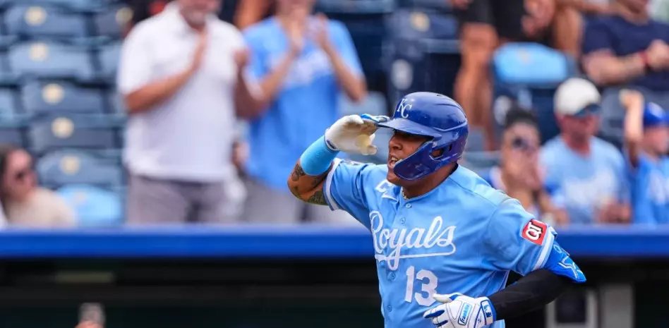 Salvador Pérez iguala récord jonrones de la franquicia y Reales vencen a Gigantes