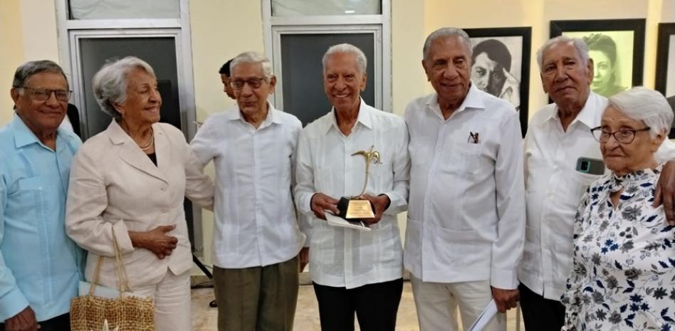 Reconocen a destacadas personalidades del Noroeste en actos patrióticos y culturales