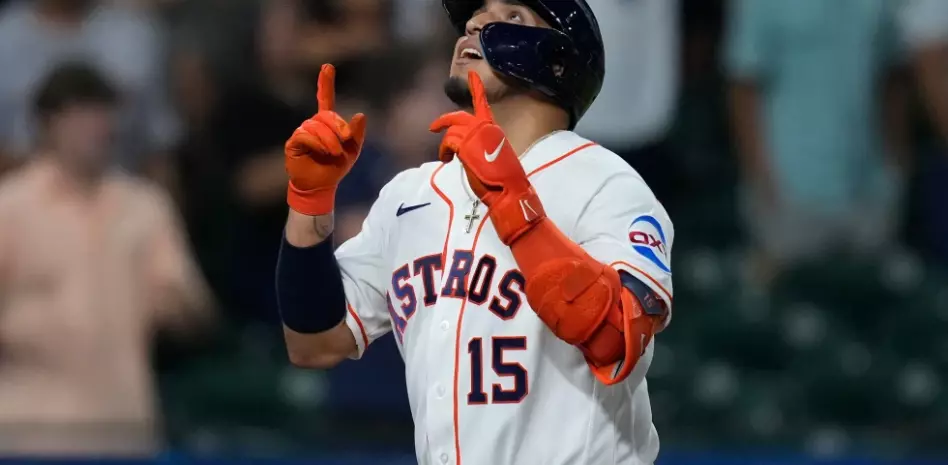 Álvarez y Paredes batean jonrones al hilo en triunfo de Astros sobre Marlins