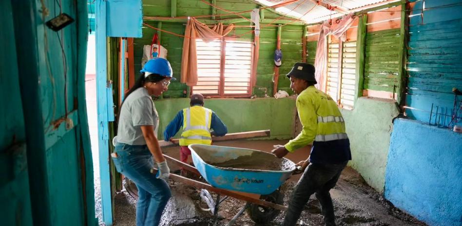 Cementeras invierten más de RD$38 millones para sustituir pisos de tierra por cemento en hogares vulnerables