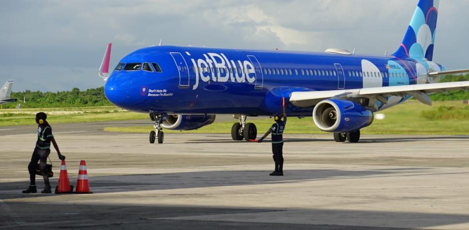 Tormentas en el noreste de EEUU provocaron retrasos y cancelaciones de vuelos de JetBlue