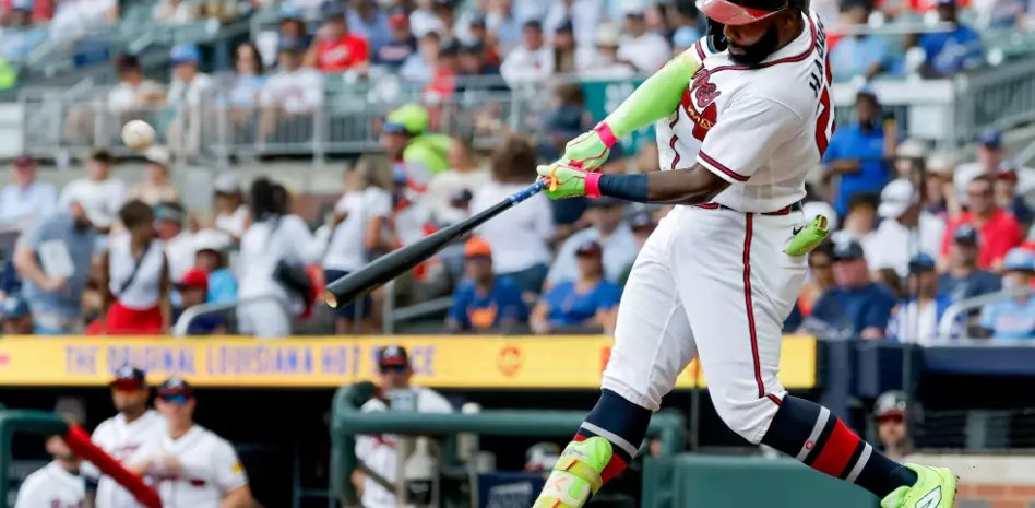 Bravos pegan 4 jonrones, Chris Sale poncha a 11 en la victoria sobre los Padres