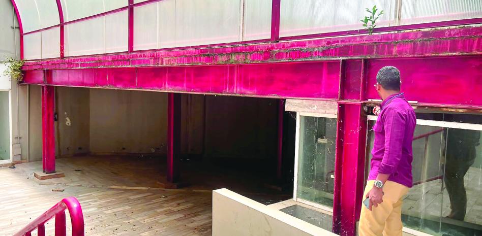 Estudiantes de la PUCMM piden rescate del túnel peatonal tras años de deterioro e inseguridad