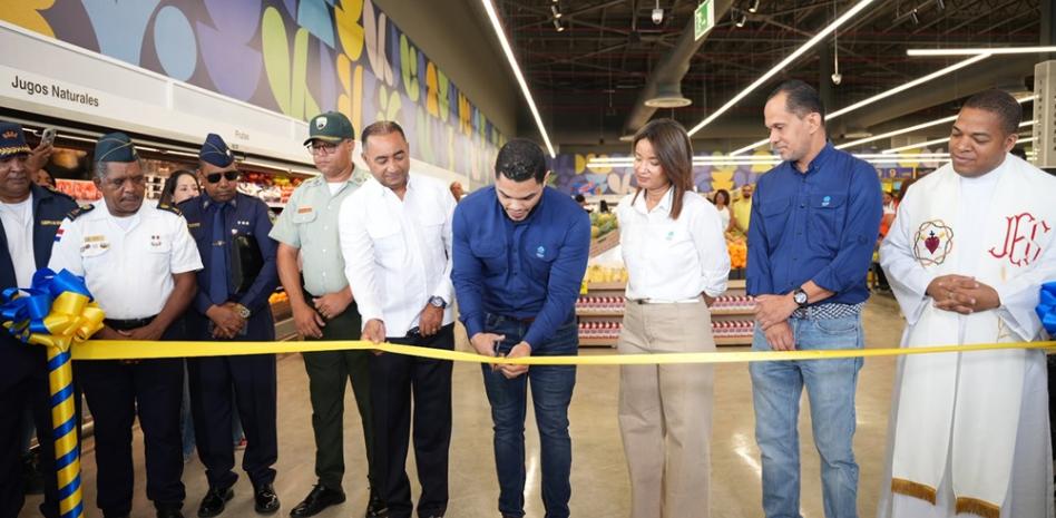 Grupo Ramos inaugura Multiplaza Verón