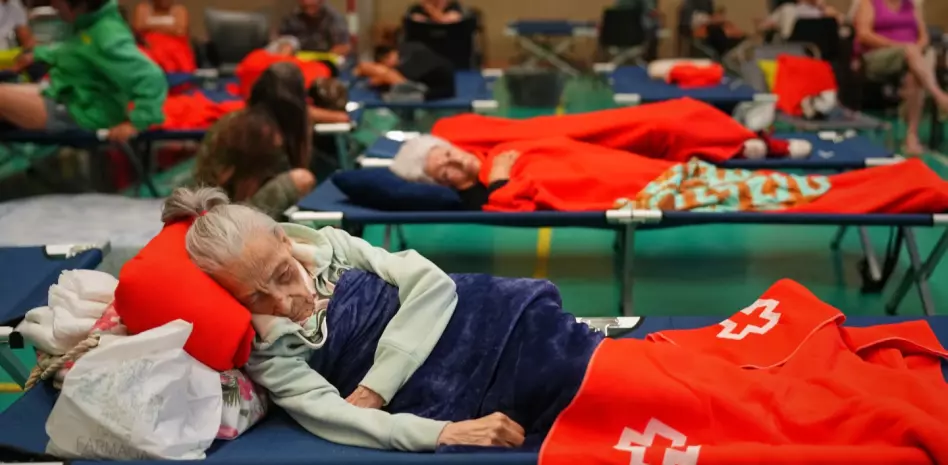 Más de 200,000 personas huyen de fuegos sin control en Francia y España