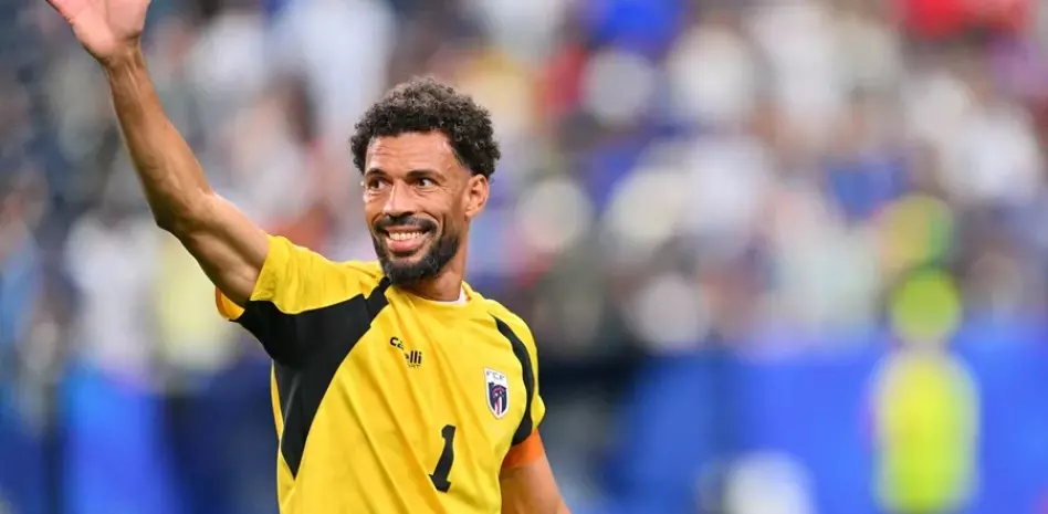 Vozinha, estrella del Mundial, firma con el Colo Colo de Chile