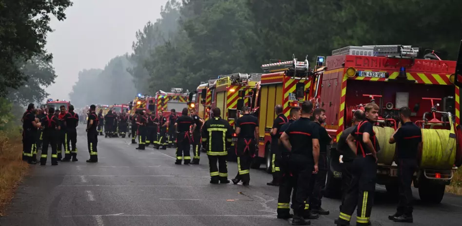 Incendios forestales en Francia y España causan que más de 250.000 personas huyan de sus hogares