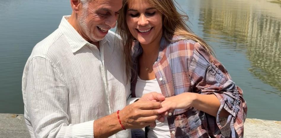 Dolphy Peláez se compromete en matrimonio