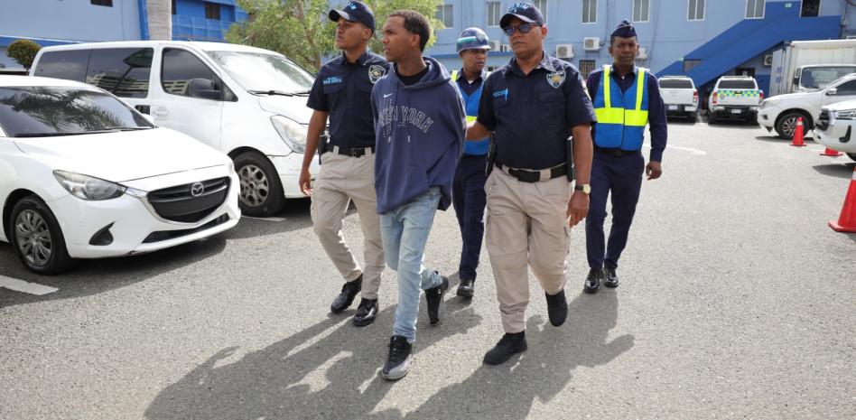 Se entrega joven acusado de obligar adolescente a ingerir sustancia tóxica que le provocó la muerte