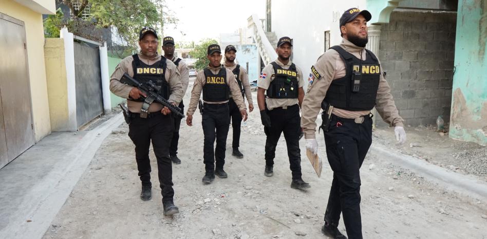 DNCD arresta 12 personas durante operativos contra microtráfico en Boca Chica