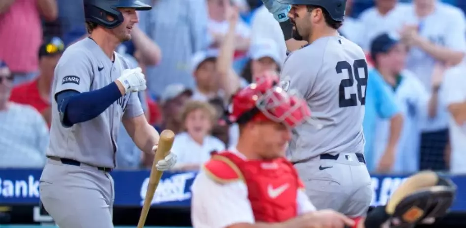 Wells y Domínguez conectan jonrón y Yankees vencen 3-1 a Filis