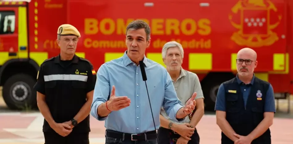 Sánchez reconoce que "quedan horas complejas" por el fuego en España