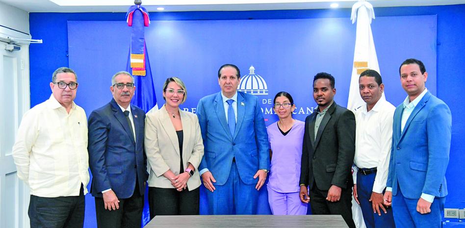 Ministro de Salud se reúne con familias de pacientes con AME