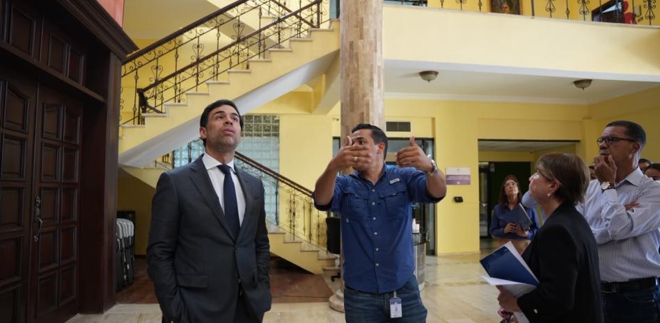 Roberto Ángel Salcedo supervisa remodelaciones de la Sala Manuel Rueda y escuelas de Bellas Artes