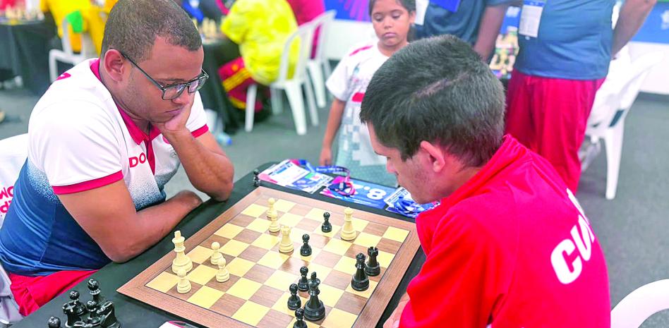 Josué Araujo logra un oro histórico en ajedrez