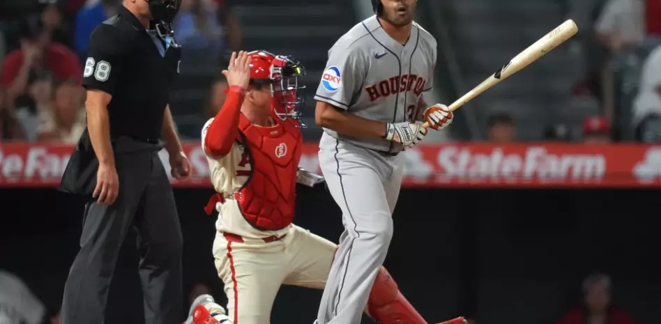 Astros anotan cuatro en la novena para vencer a los Angelinos, Javier poncha a 7 y gana