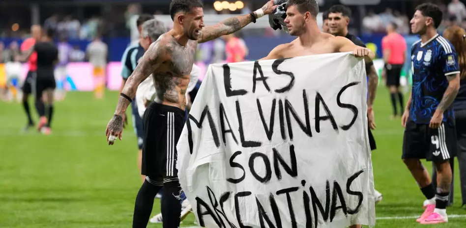 FIFA abre procedimiento a Argentina por pelea y pancarta en la Copa Mundial de la FIFA