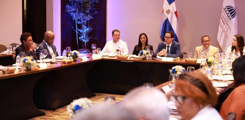 Freund asegura Gobierno sinceriza la administración pública, dice se desconoce cuántos empleados tiene el Estado