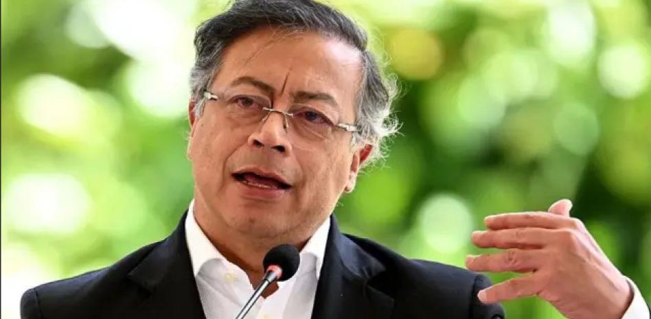 Funcinaria denuncia a Petro ante representantes