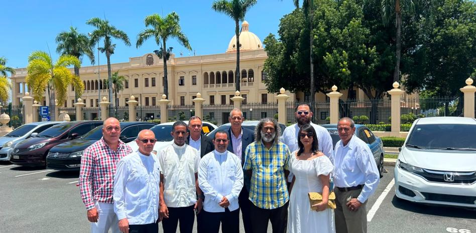 Movimiento Unidos Somos Más mantiene diálogo con Abinader sobre minería y Autopista del Ámbar