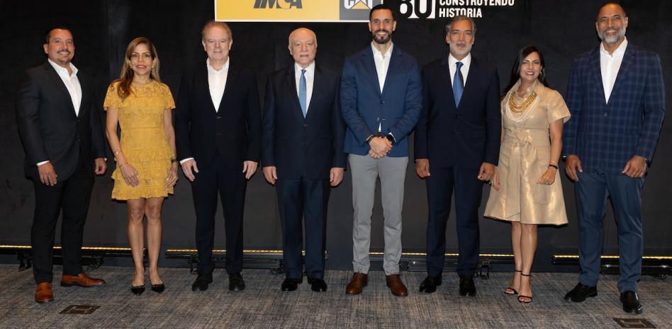 IMCA reconoce a los clientes con más de 30 años junto a la empresa